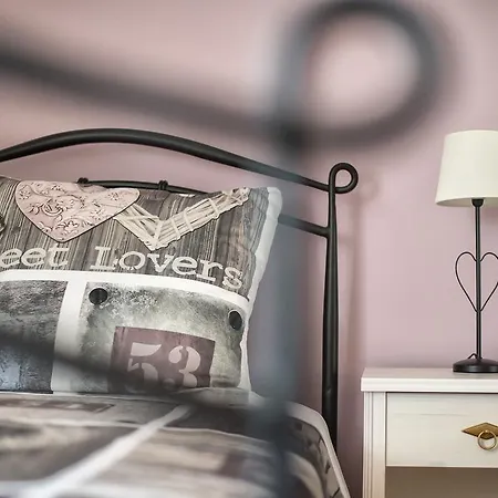 Apartament Carmela *