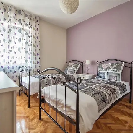 Carmela Apartament