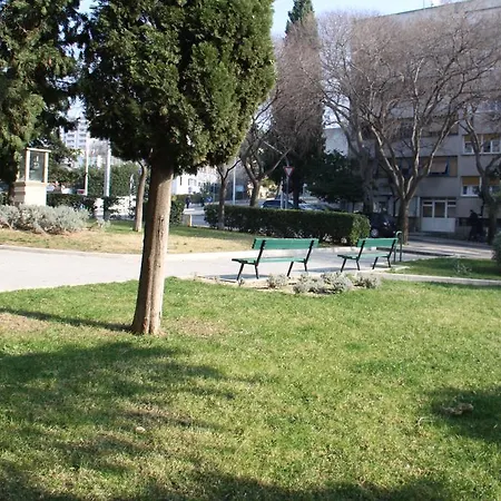 Apartament Carmela *